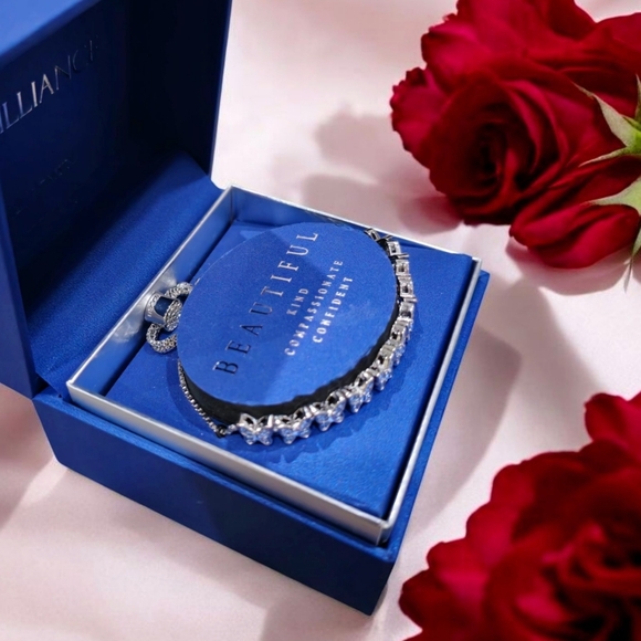 Haus of Brilliance Butterfly Design Fine Silver‑Plated Genuine Crystal Bracelet - Picture 5 of 6